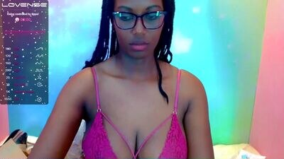 sara_marks public webcam profile photo 2