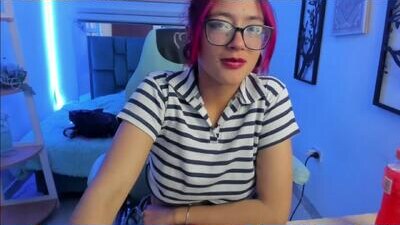 sara_red_x public webcam profile photo 8