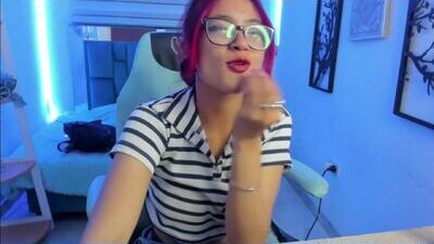 sara_red_x public webcam profile photo 9