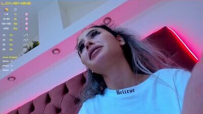 sashachase public webcam profile photo 6