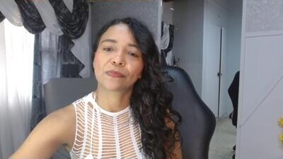 selene_bubble public webcam profile photo 5