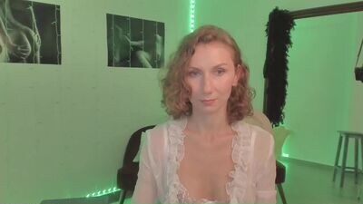 shesleepsnaked public webcam profile photo 2