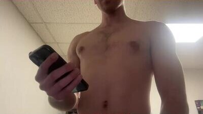 shirtlesshunk15 public webcam profile photo 10