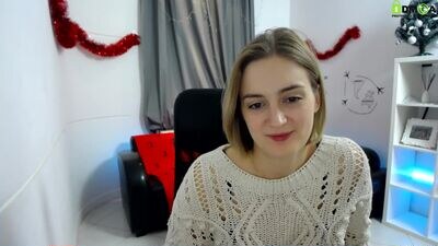 shy_andblonde public webcam profile photo 2