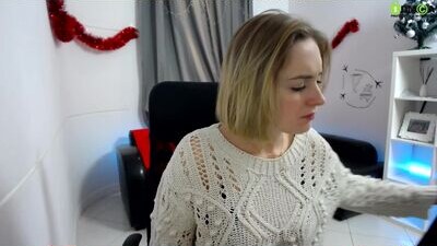 shy_andblonde public webcam profile photo 5