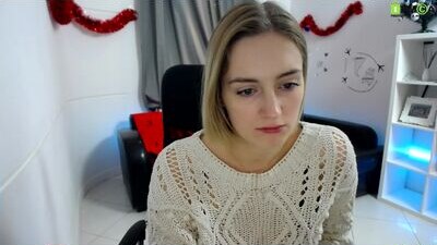 shy_andblonde public webcam profile photo 7