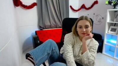 shy_andblonde public webcam profile photo 8