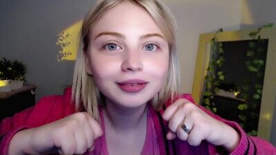 shy_blondiee public webcam profile photo 3