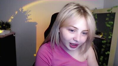 shy_blondiee public webcam profile photo 6