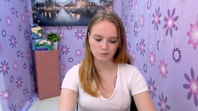 shy_cute_emma_ public webcam profile photo 2