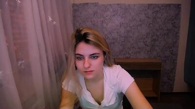 shy_sabrina_ public webcam profile photo 2