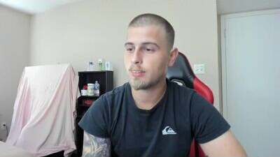 shyguy42o public webcam profile photo 7
