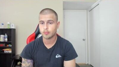 shyguy42o public webcam profile photo 10