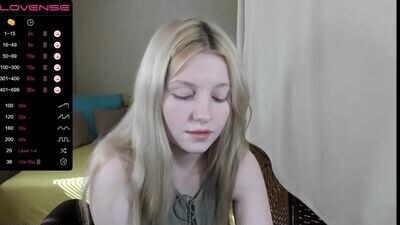 shyyfox public webcam profile photo 3