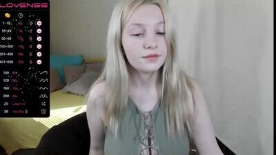shyyfox public webcam profile photo 7
