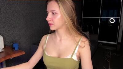 simikisss public webcam profile photo 7