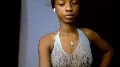 slim_petitqueen public webcam profile photo 3