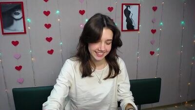sskruellatee public webcam profile photo 3