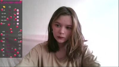 strawberry__milk public webcam profile photo 2
