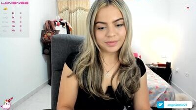 strawberry_girl_ public webcam profile photo 7