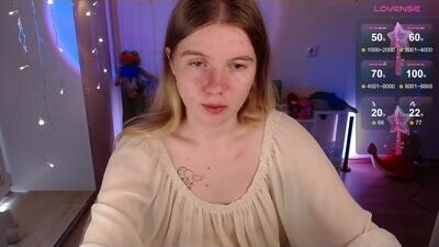 strawberry_juli public webcam profile photo 7