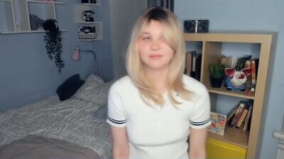 summer_lilac public webcam profile photo 3