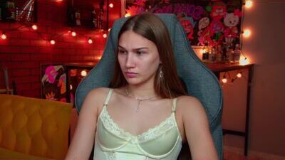 sweety_emilya public webcam profile photo 9