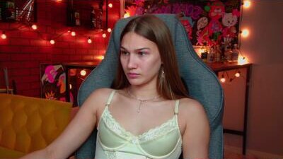 sweety_emilya public webcam profile photo 10