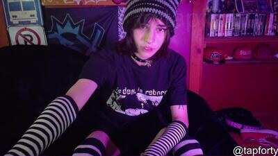 tap_forty public webcam profile photo 2