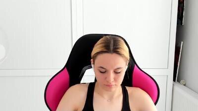 tayla_shy public webcam profile photo 2