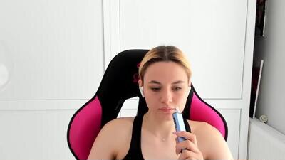 tayla_shy public webcam profile photo 4