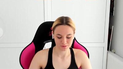 tayla_shy public webcam profile photo 9