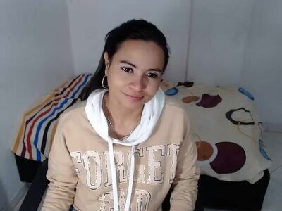 thianna_ public webcam profile photo 3