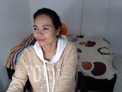 thianna_ public webcam profile photo 5