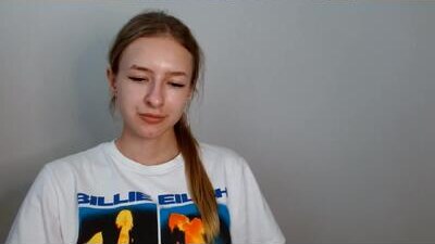 tiarasmile public webcam profile photo 10