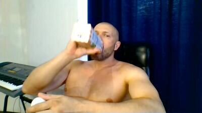 titan_heart public webcam profile photo 3