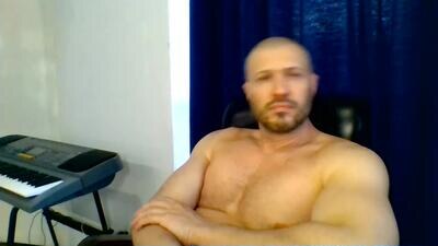 titan_heart public webcam profile photo 4