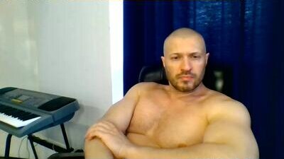 titan_heart public webcam profile photo 5