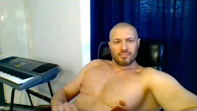 titan_heart public webcam profile photo 10
