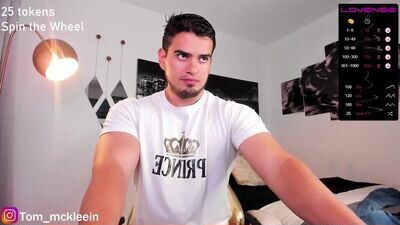 tom_mckleein public webcam profile photo 3