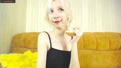 tomorrow_i public webcam profile photo 3