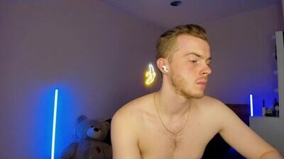 toohornyserj public webcam profile photo 9
