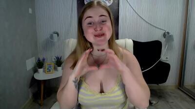 tori_blond public webcam profile photo 4