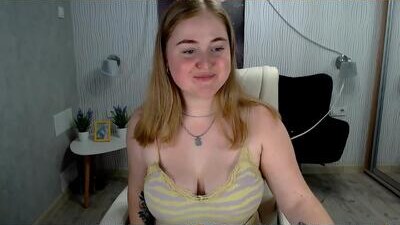 tori_blond public webcam profile photo 10