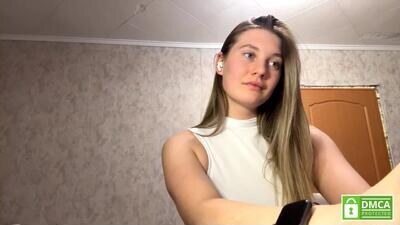 torydesmarias public webcam profile photo 2