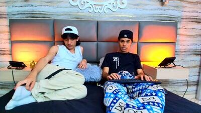twinslovers_ public webcam profile photo 6