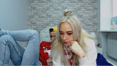 tyleranddiana public webcam profile photo 4