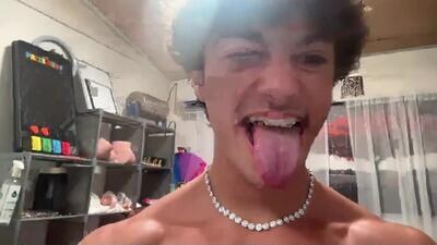 tyy0ung public webcam profile photo 4