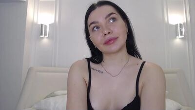 ur_kussy public webcam profile photo 3