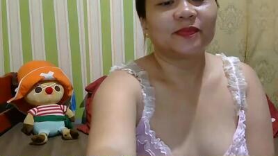 urz_hottie_asian01 public webcam profile photo 3